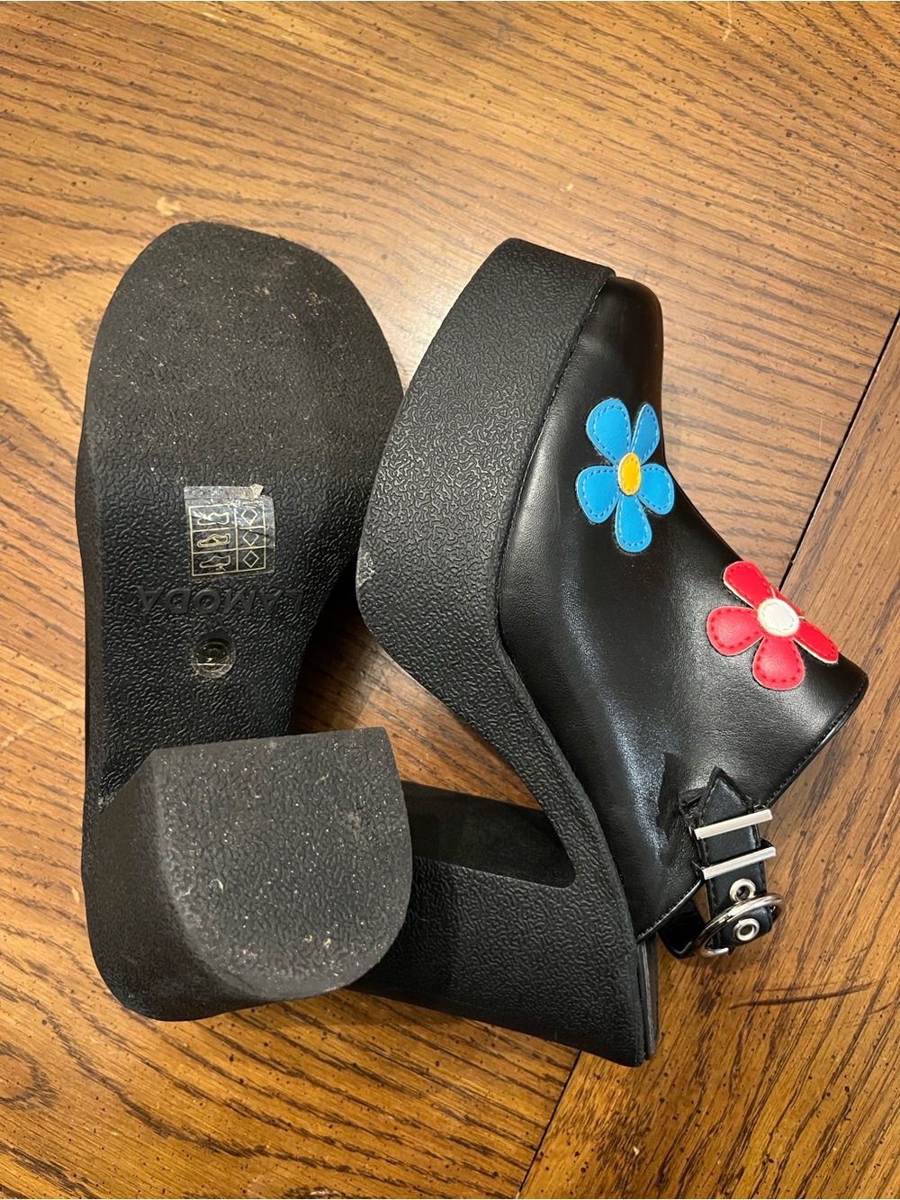 Lamoda Chunky Platform Slingback Clogs with Red and Blue Floral Appliqués, 9 - Picture 12 of 13